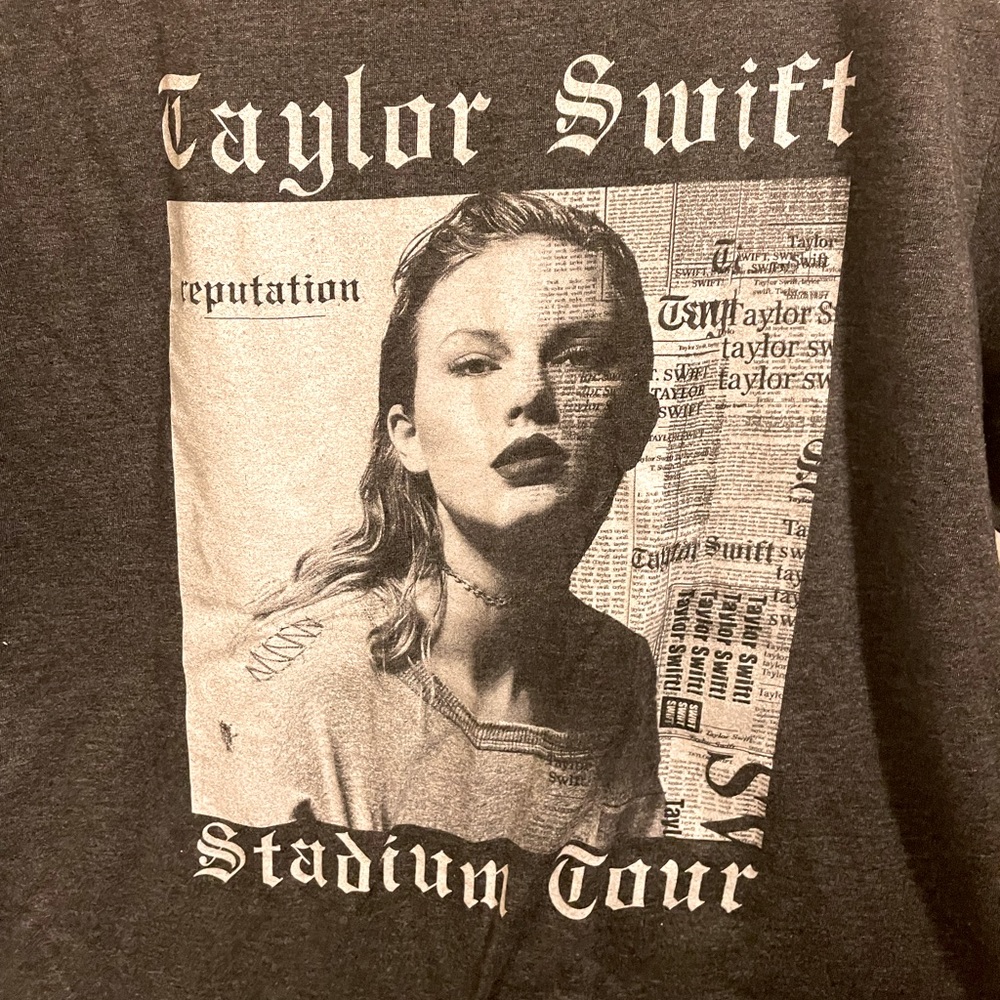 Taylor Swift T-shirt Reputation Stadium Tour